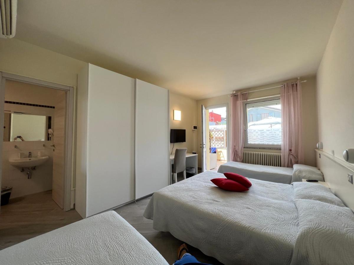 Hotel Locanda Rosy Cattolica Buitenkant foto
