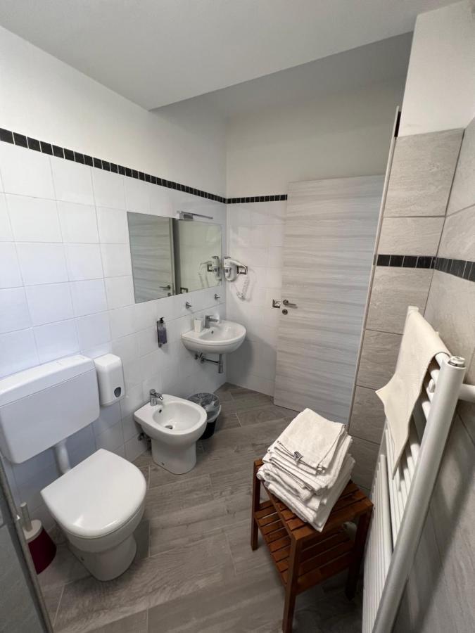 Hotel Locanda Rosy Cattolica Buitenkant foto