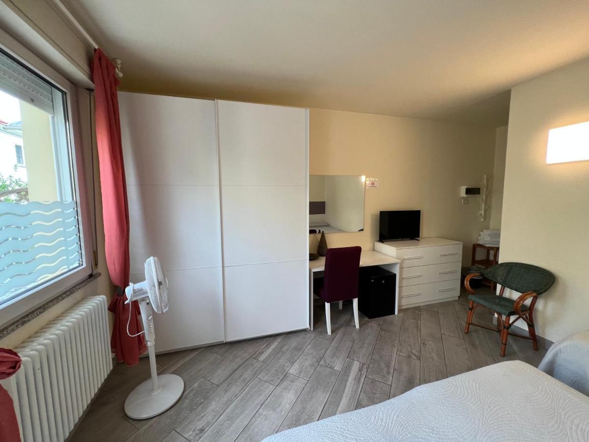 Hotel Locanda Rosy Cattolica Buitenkant foto
