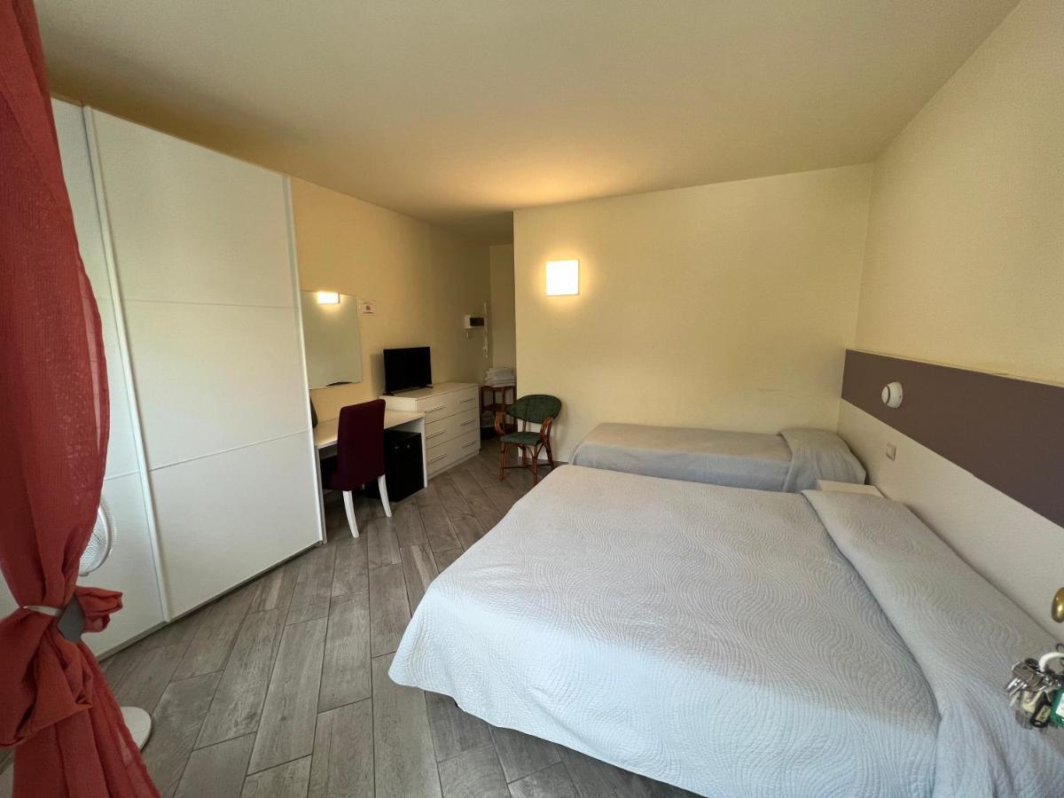 Hotel Locanda Rosy Cattolica Buitenkant foto