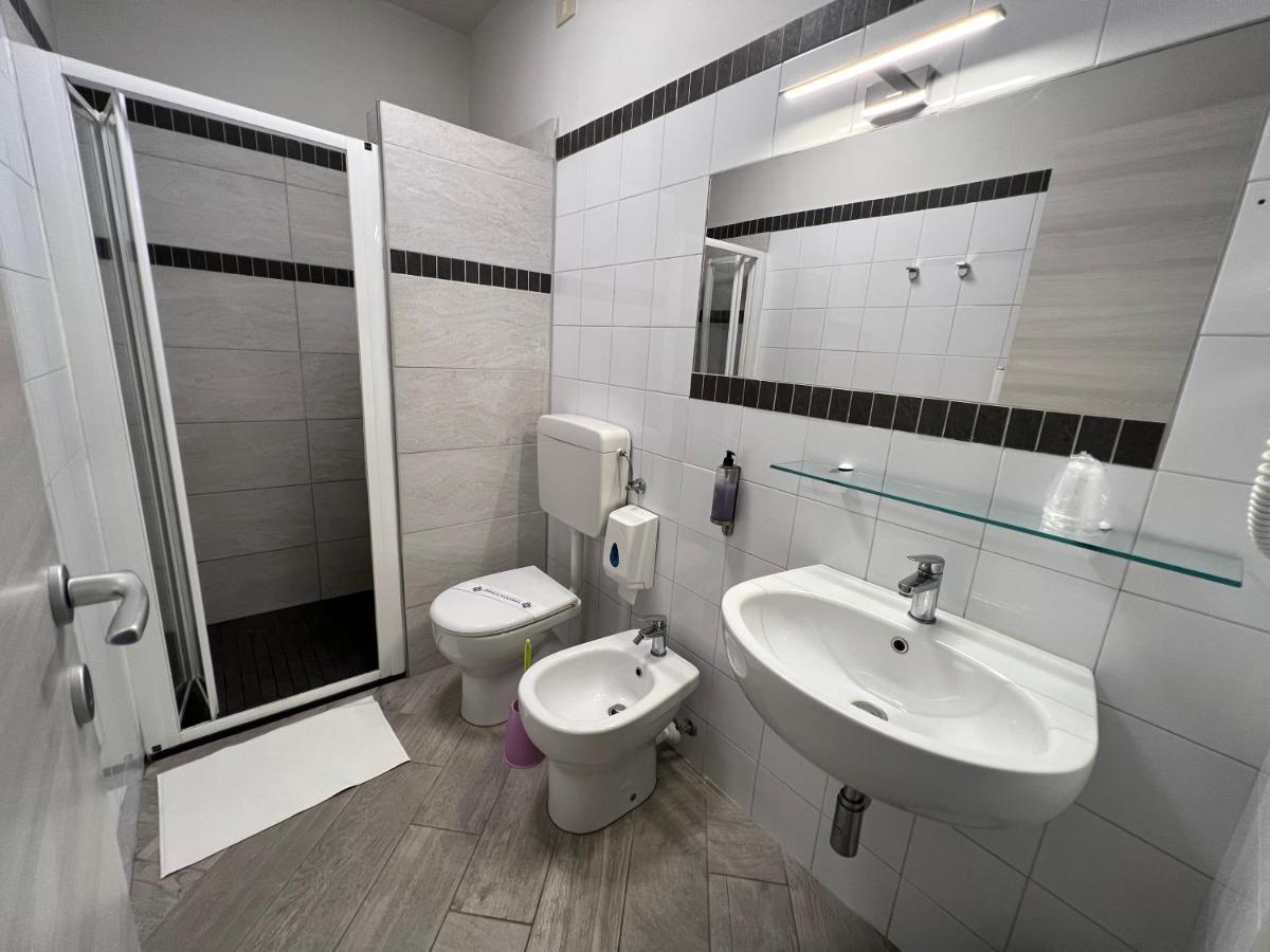 Hotel Locanda Rosy Cattolica Buitenkant foto