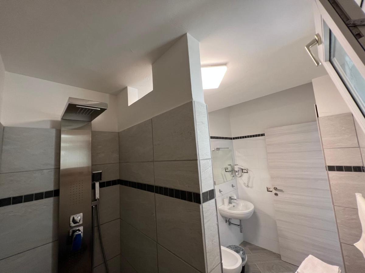 Hotel Locanda Rosy Cattolica Buitenkant foto
