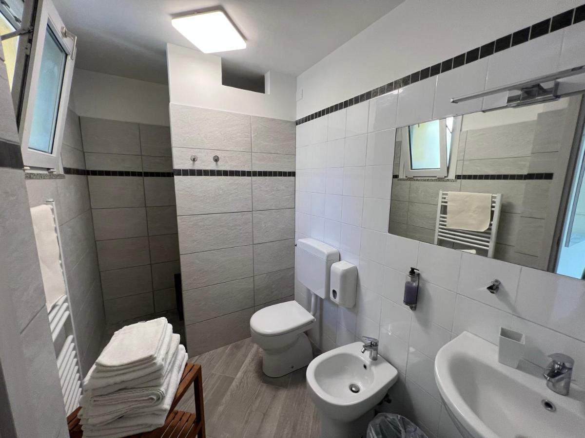 Hotel Locanda Rosy Cattolica Buitenkant foto