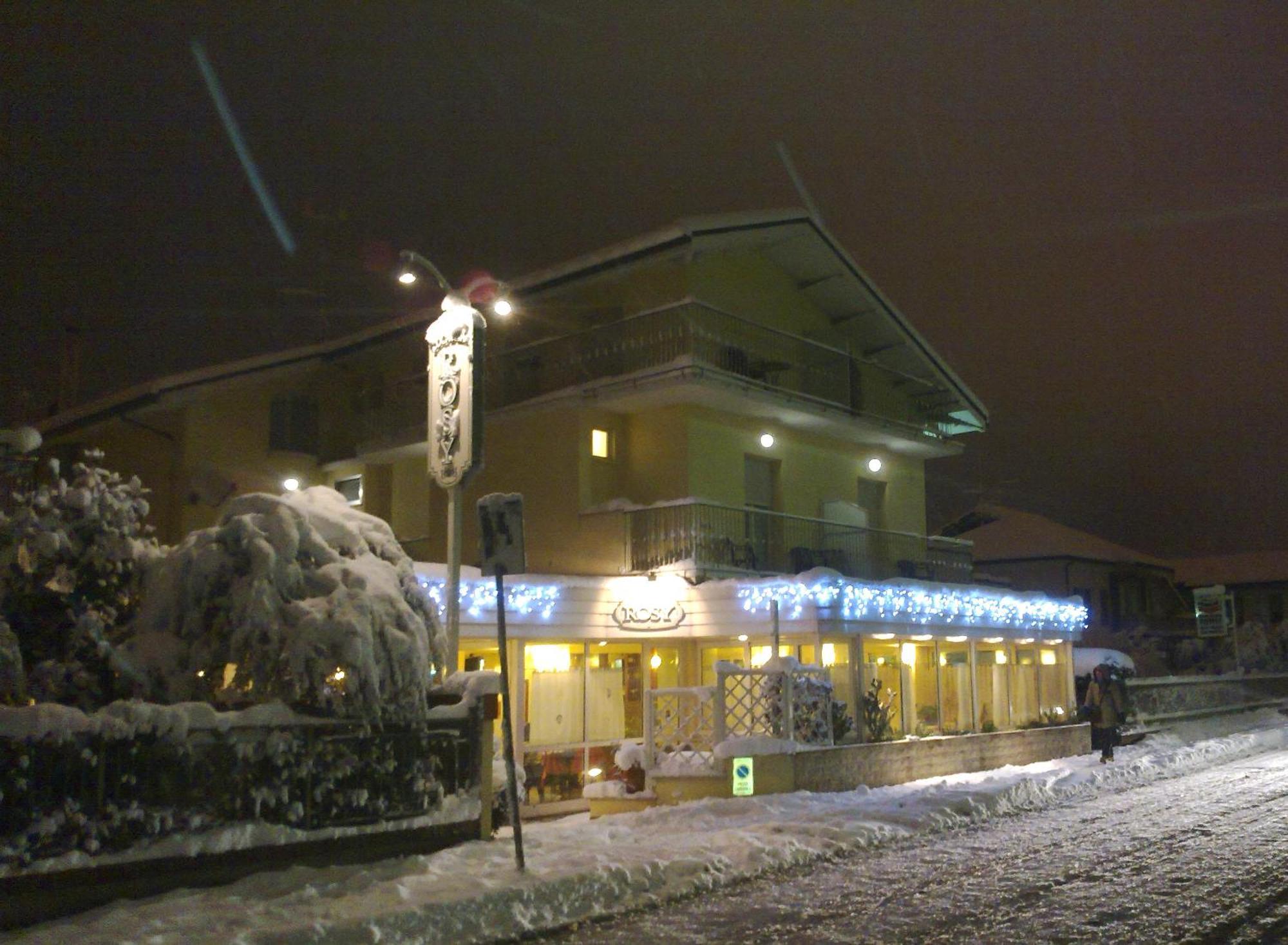 Hotel Locanda Rosy Cattolica Buitenkant foto