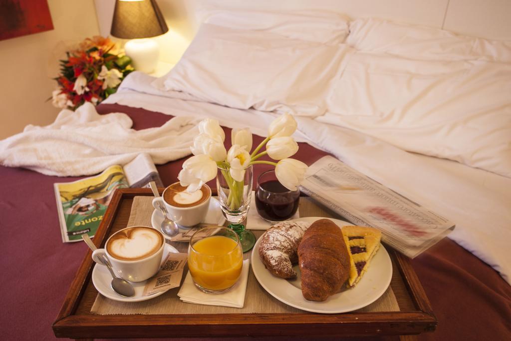 Hotel Locanda Rosy Cattolica Buitenkant foto