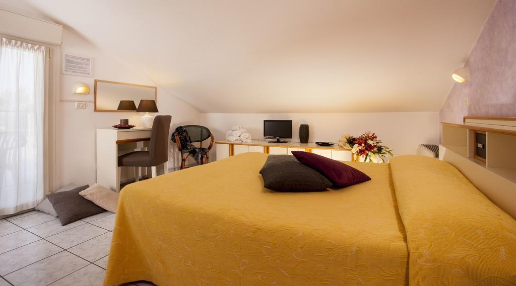 Hotel Locanda Rosy Cattolica Kamer foto
