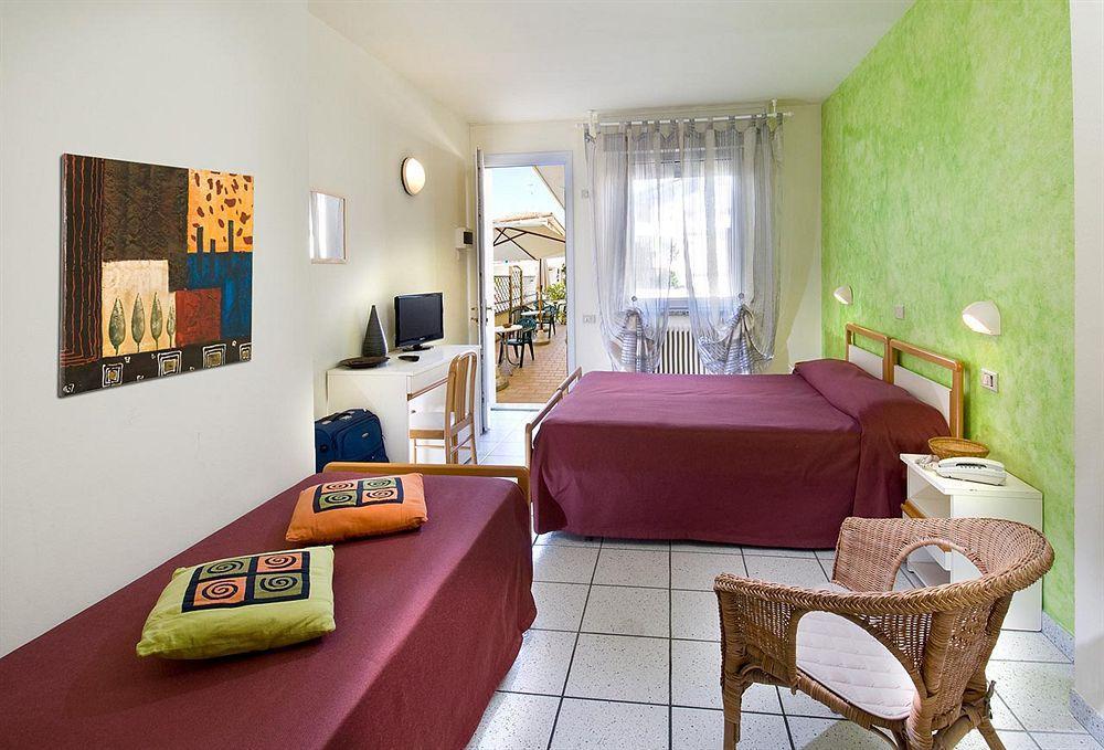Hotel Locanda Rosy Cattolica Buitenkant foto
