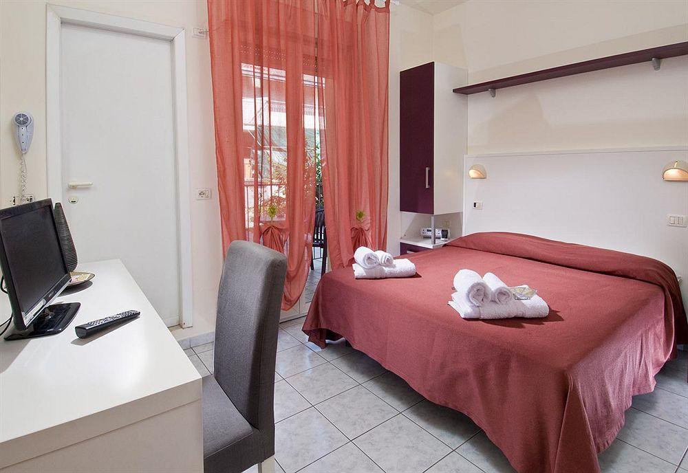 Hotel Locanda Rosy Cattolica Buitenkant foto
