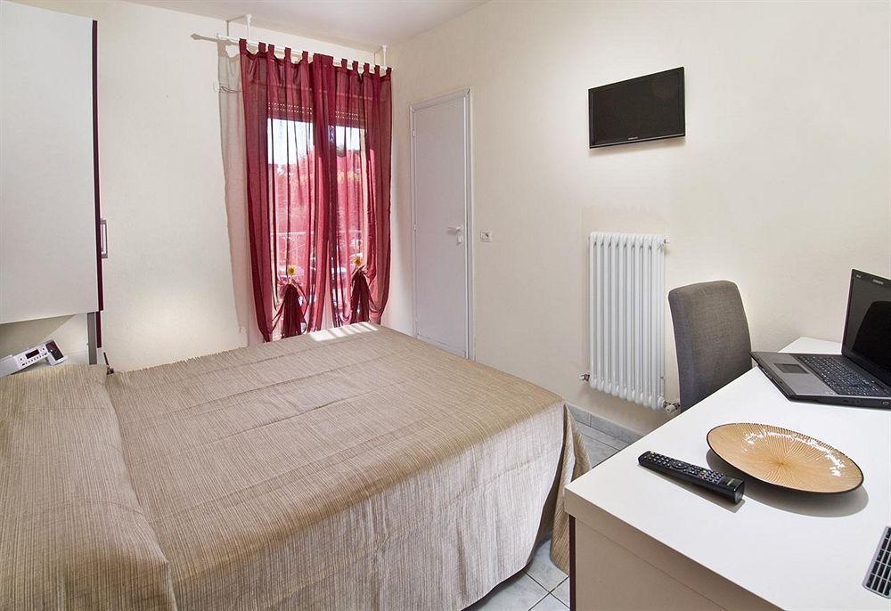 Hotel Locanda Rosy Cattolica Buitenkant foto