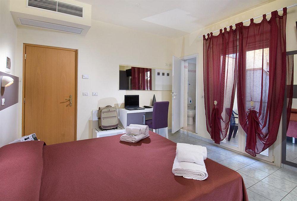 Hotel Locanda Rosy Cattolica Buitenkant foto