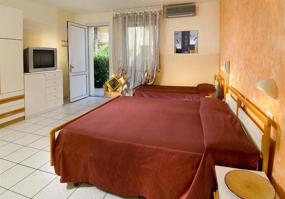 Hotel Locanda Rosy Cattolica Buitenkant foto