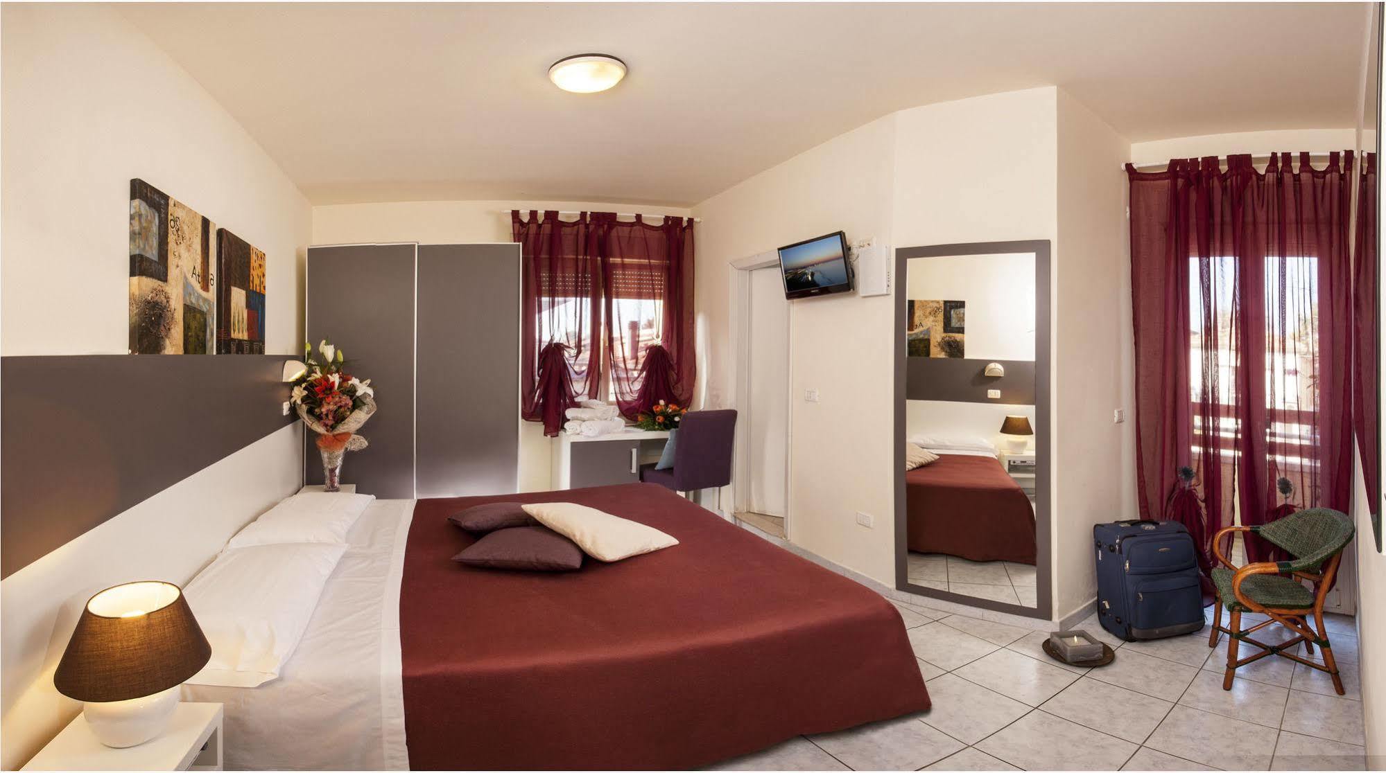 Hotel Locanda Rosy Cattolica Buitenkant foto